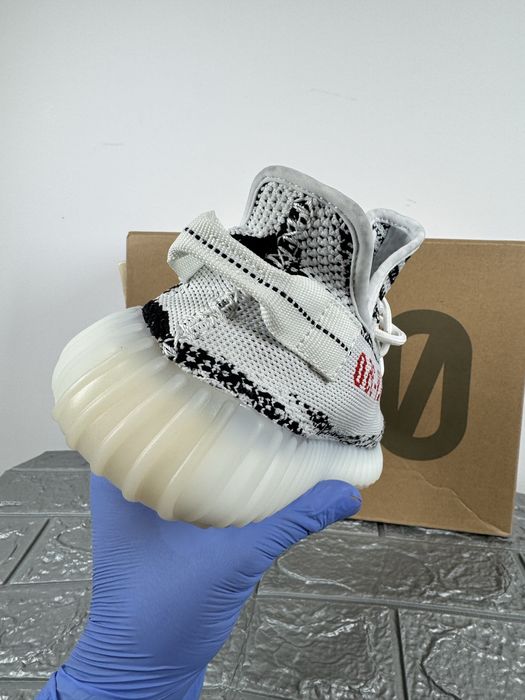 Yeezy 350 v2 Zebra