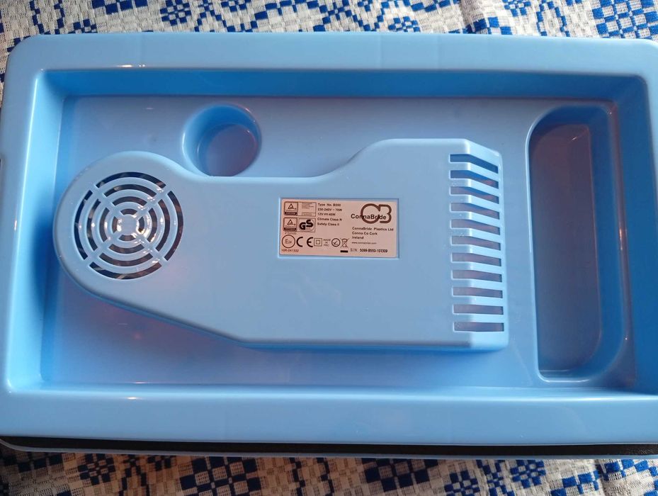 Електрическа хладилна кутия  12V-230V ,21литра