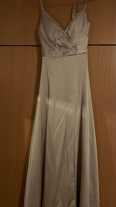 Официална рокля.