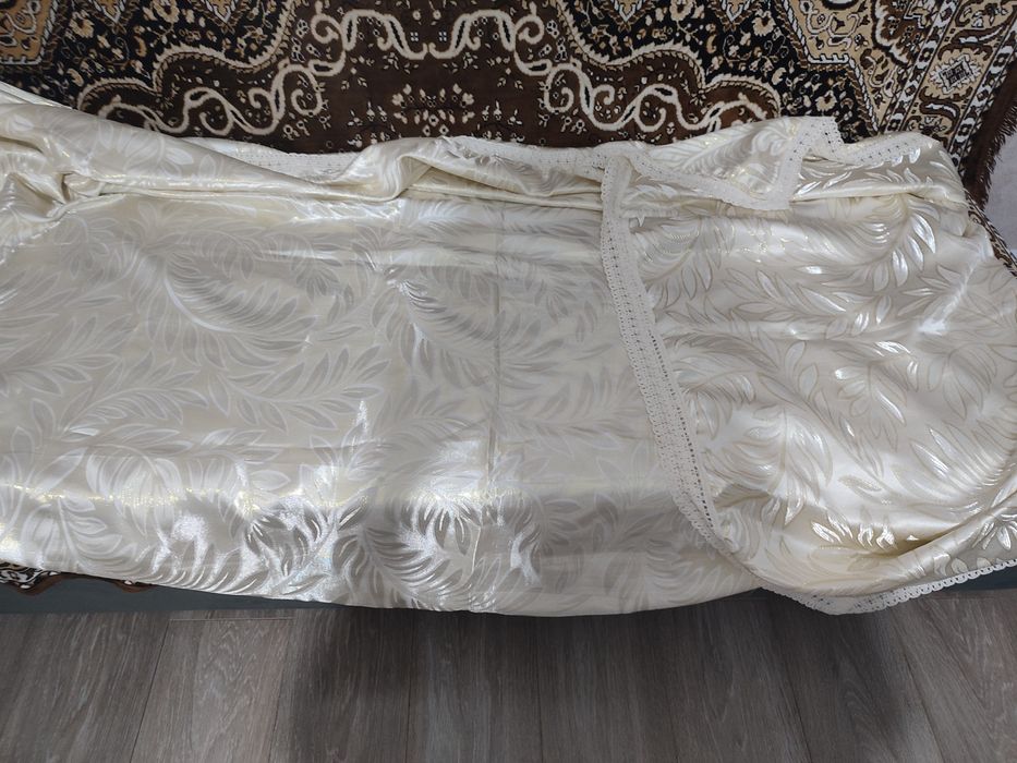 Отдам бесплатно скатерть