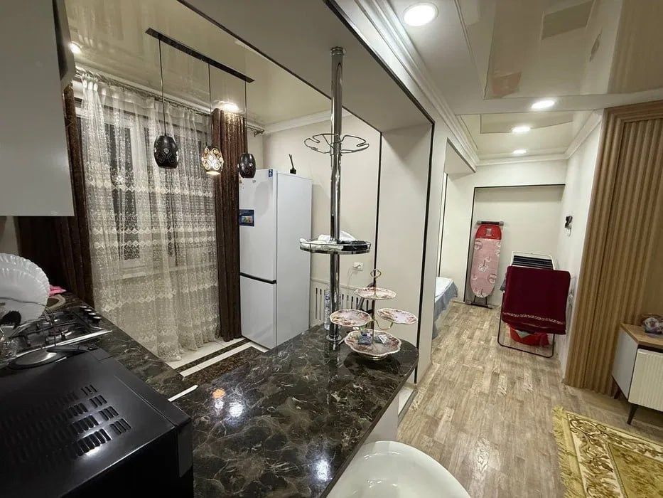 Срочно Продаётся Квартира 1в/2/4 Юнусабад Ц-6 ресторан На Небе