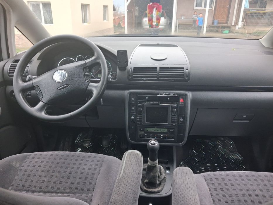 Vând Sharan cu 7 locuri