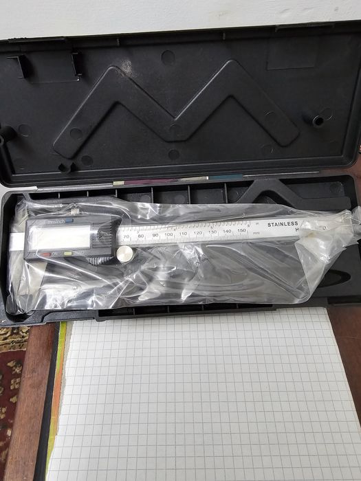 Продам электронный штангенциркуль