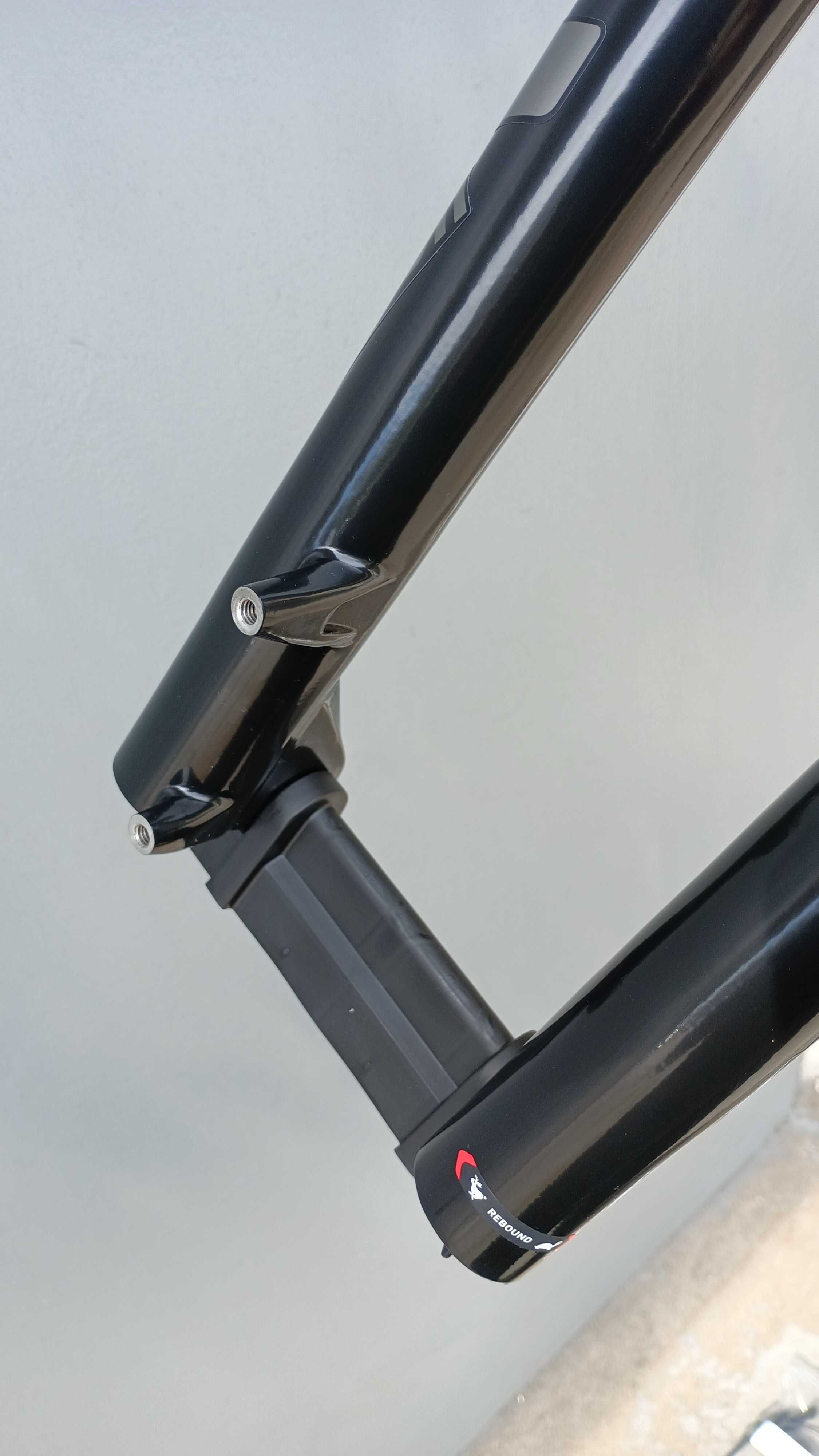 Вилка 26 RockShox XC30 Silver Coil 100mm Fork за Disc V-Brake