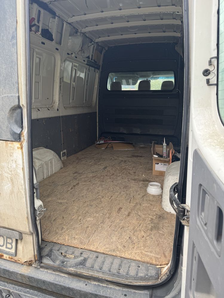 Vand vw crafter mai multe detali la telefon