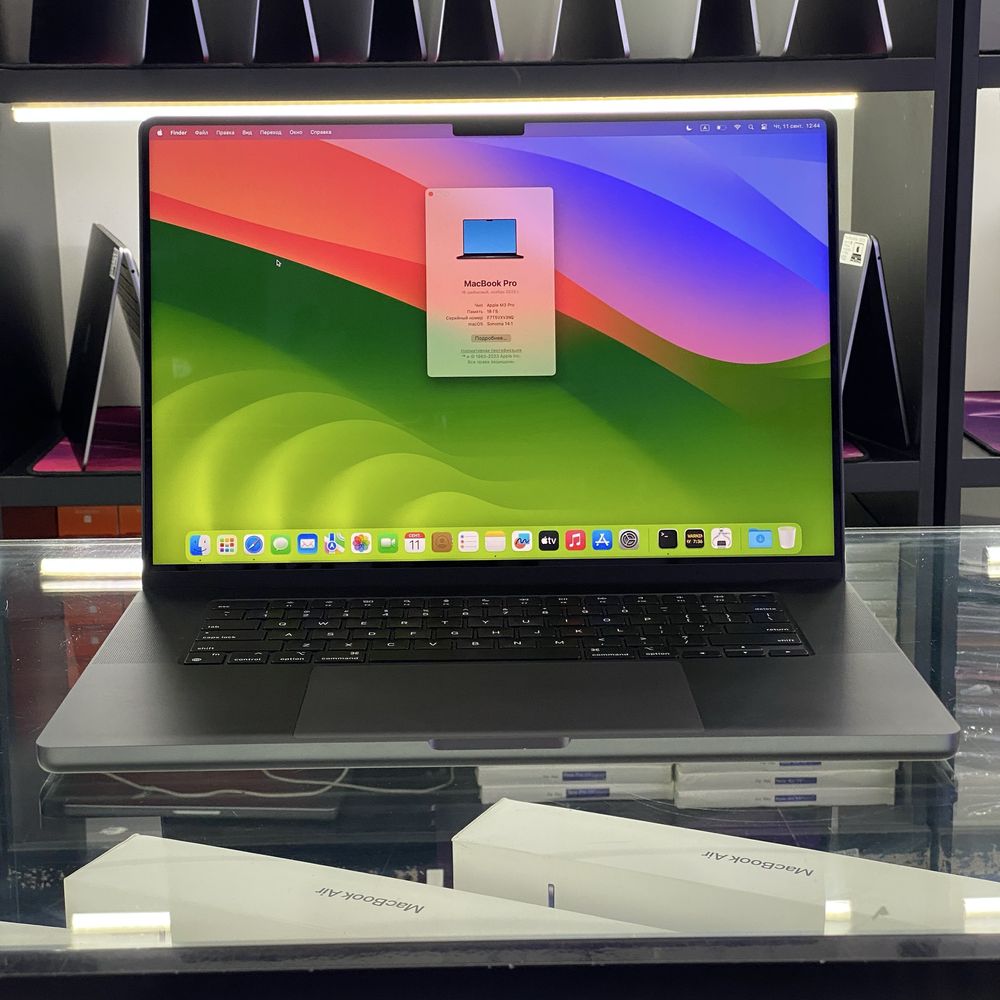 MacBook Pro M3 Pro / 18 / 512 / 27 sikl 98%