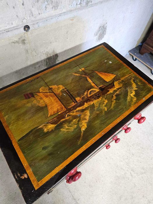 Уникален ръчно рисуван шкаф с морски мотиви