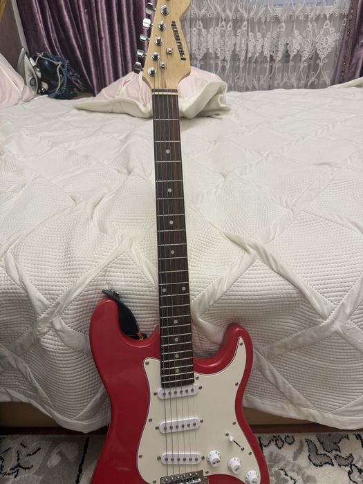 Электро гитара за 30к