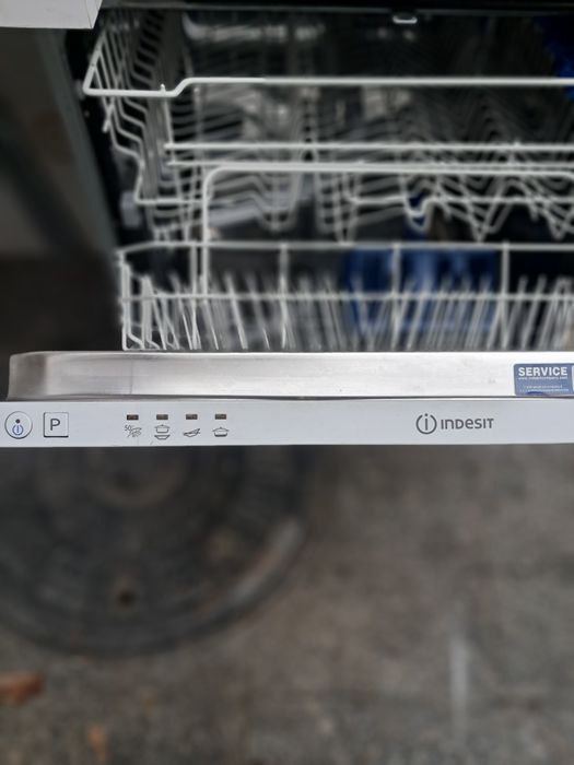 Masina spalat vase indesit