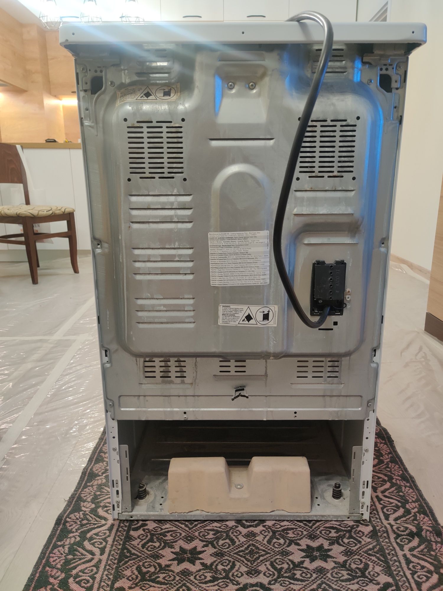 Фурна Beko с 4 стъклокерамични котлони