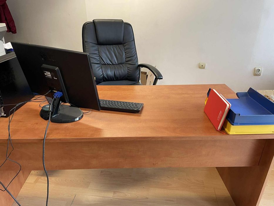 Подарявам/Продавам (цена 1 лв.) Бюра и секции Пловдив