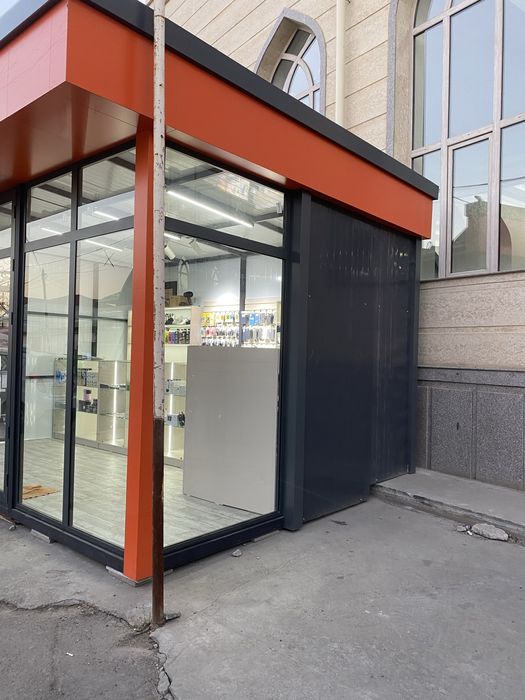 Ko’chma Do’kon Sotiladi aksesuar ideal yengide mebelari bilan