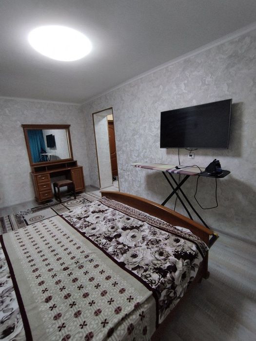 Мирзо Улугбек туманида Бюк Ипак Юли метро ёнида квартира безмаклер