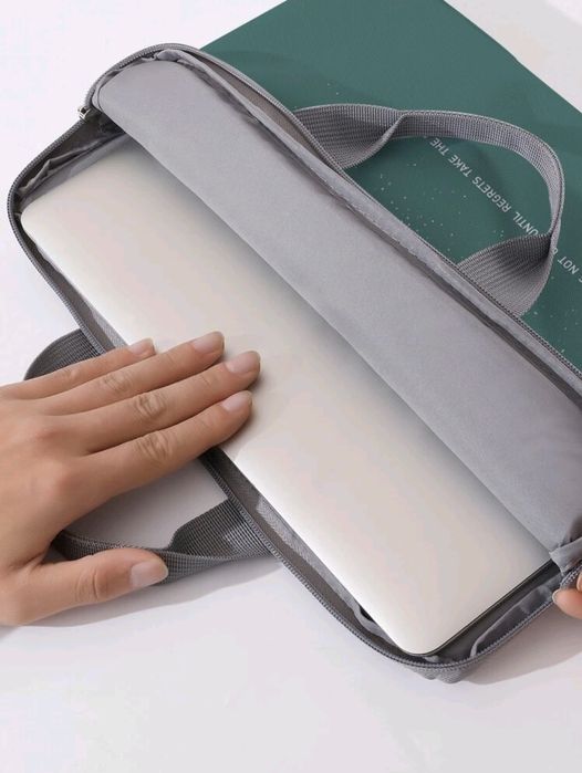 Vând geantă de laptop 14-14,9inch