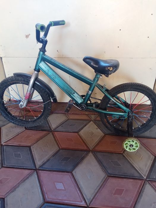 Продам велосипед детский на 3 - 5 лет звоните пишите в хорошем состоян