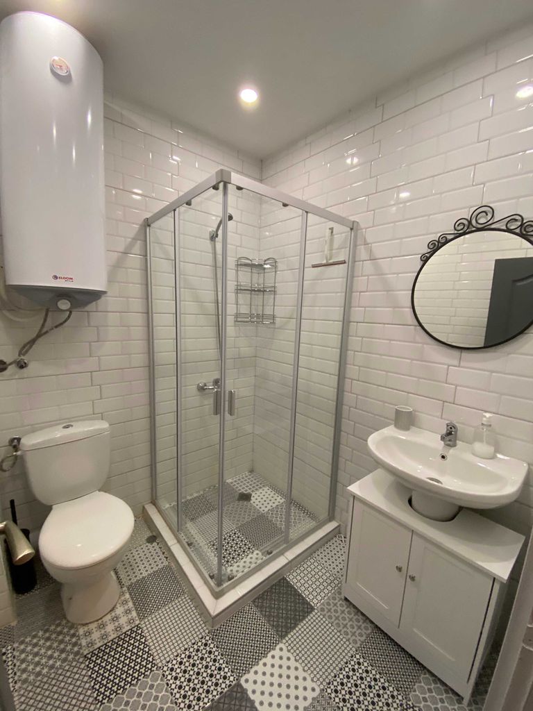 Дава се под наем Двустаен апартамент в Русе, Родина 1 - 60 кв.м за 816 € - Снимка #3