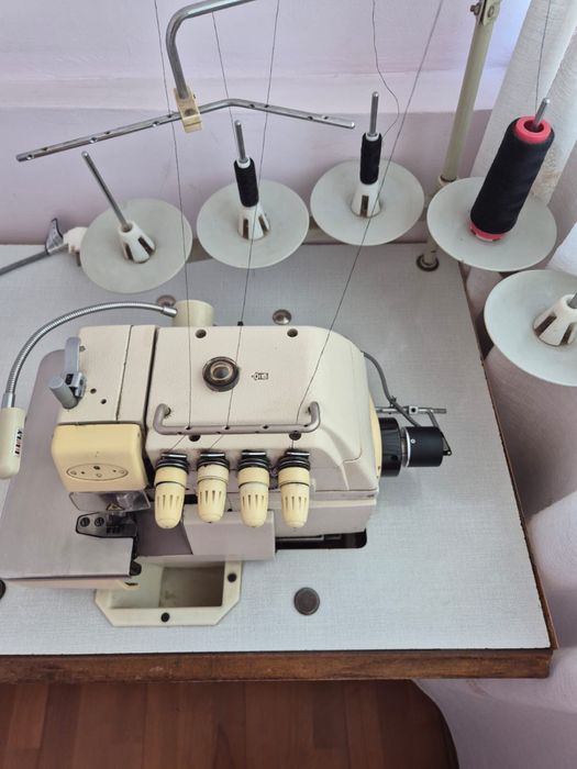 Masina de cusut industriala Juki overlock