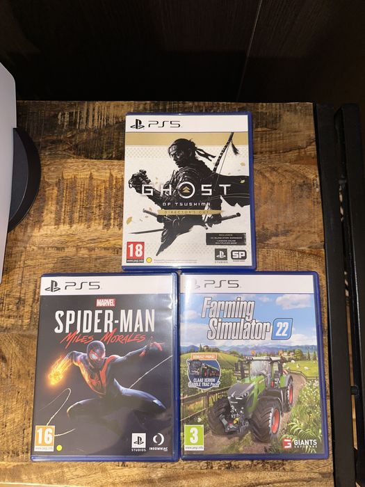 Ps5 disk edition + 2 controllere + 3 jocuri