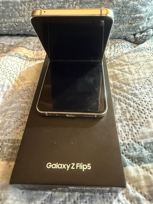 Samsung  Galaxy flip 5