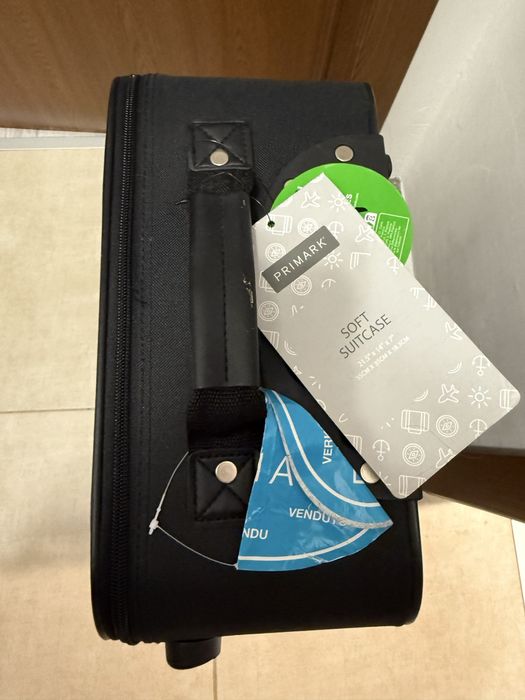 Куфар от Primark, нов, за 10 кг.