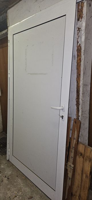 Алуминиева врата