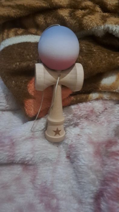 Vând kendama în stare perfecta
