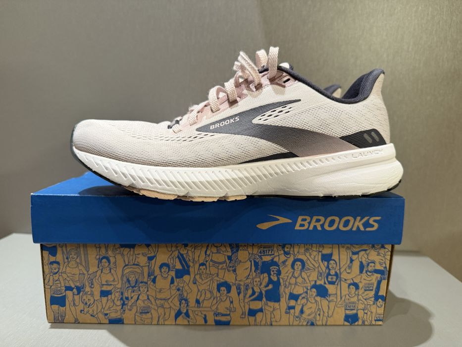 Дамски маратонки за бягане Brooks номер 39