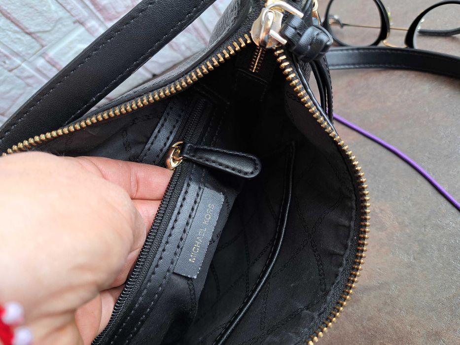 дамска чанта,Michael Kors,малка черна чантичка-естествена кожа