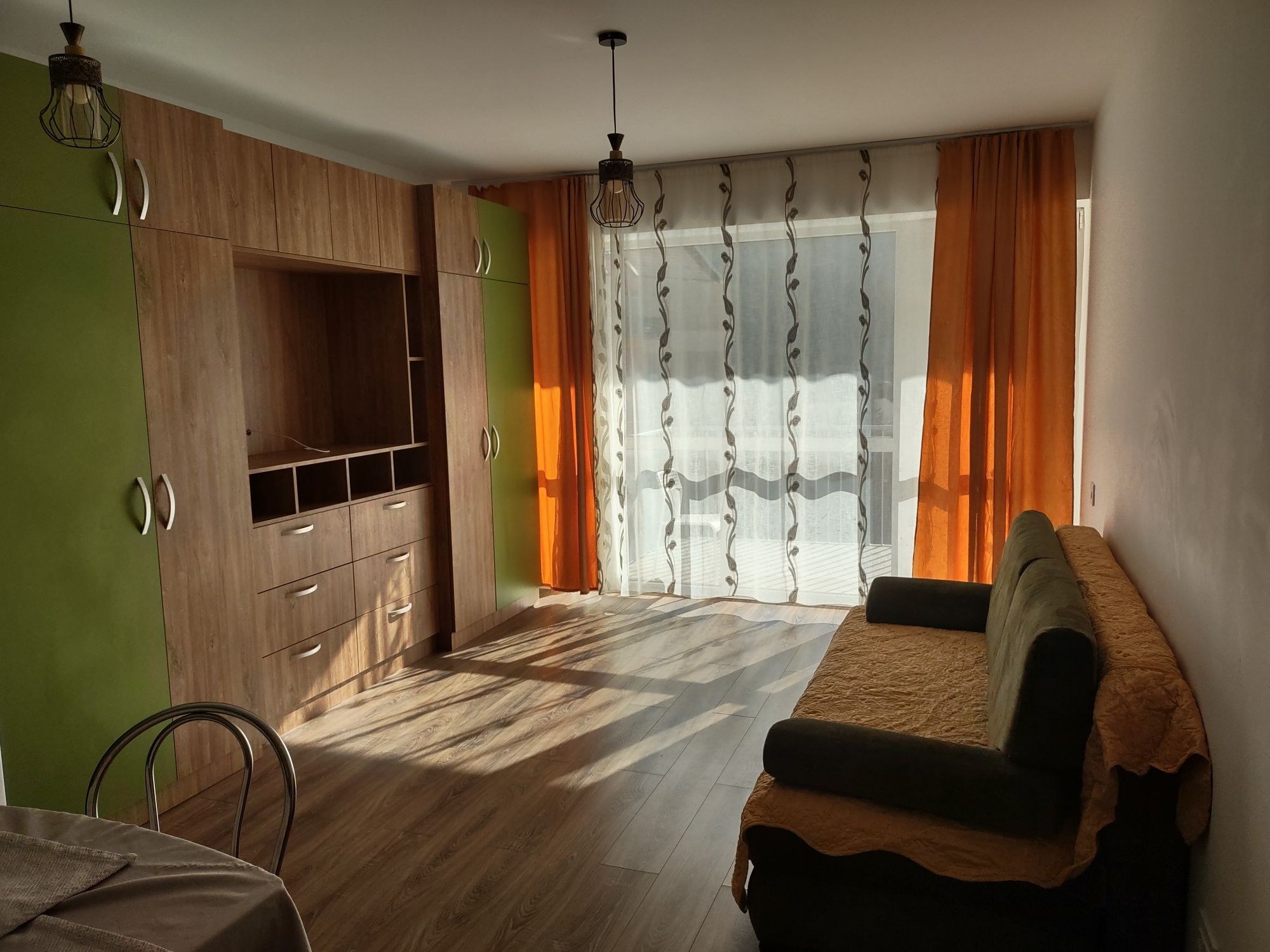 Apartament 3 camere + parcare de închiriat în Sinaia