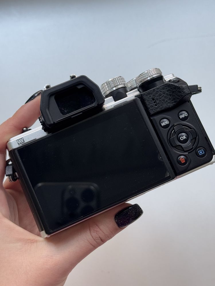 Фотоапарат Olympus OM-D M10 mark II с два обектива