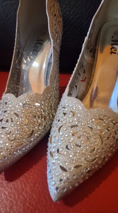 Pantofi cu cristale marimea 38