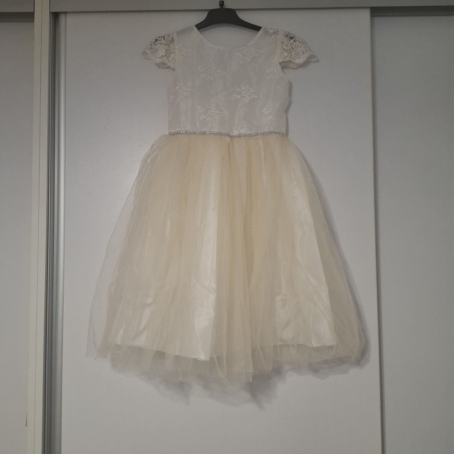 Set 4 ROCHITE OCAZIE/ 2 fustite tulle/1 bluza *6 ani*