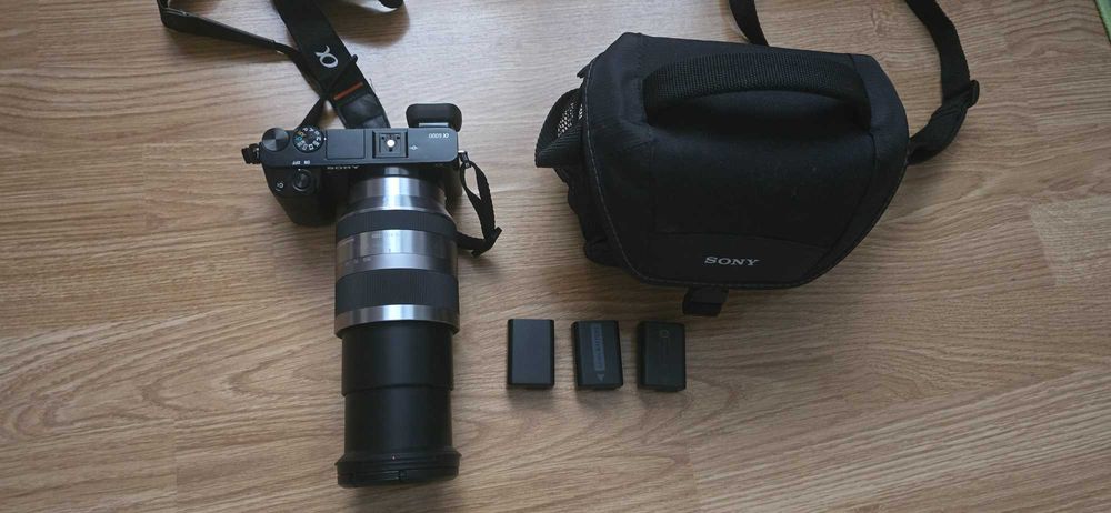 Sony alpha 6000 + Sony 18-200 + Sony чанта + 3 батерии/Sony alpha 6600