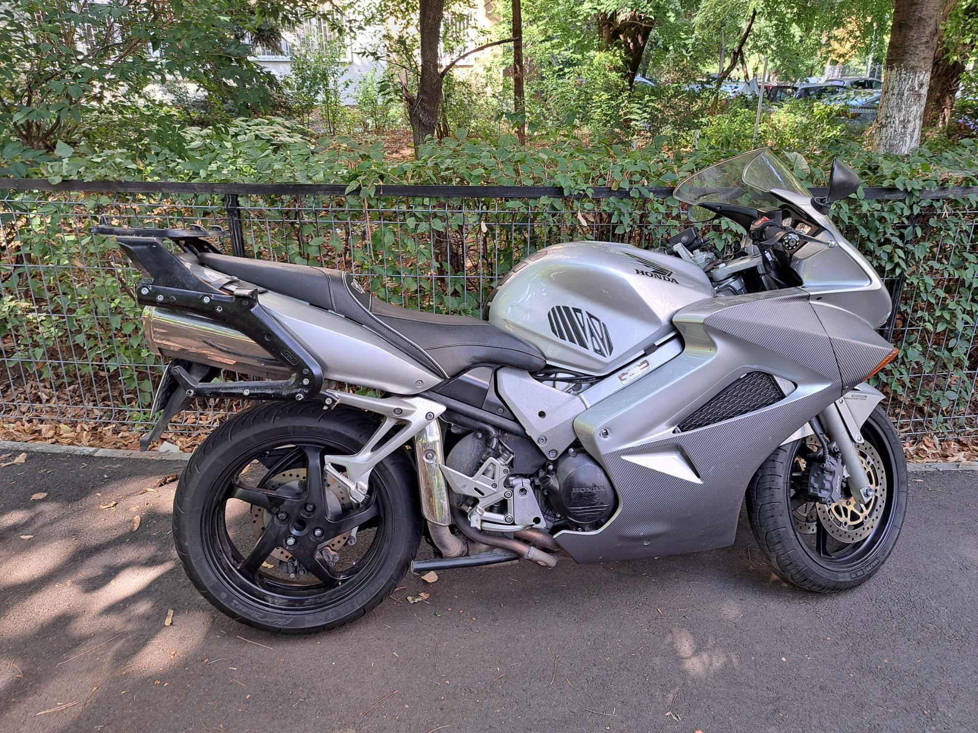 Honda vfr 800 v-tec interceptor