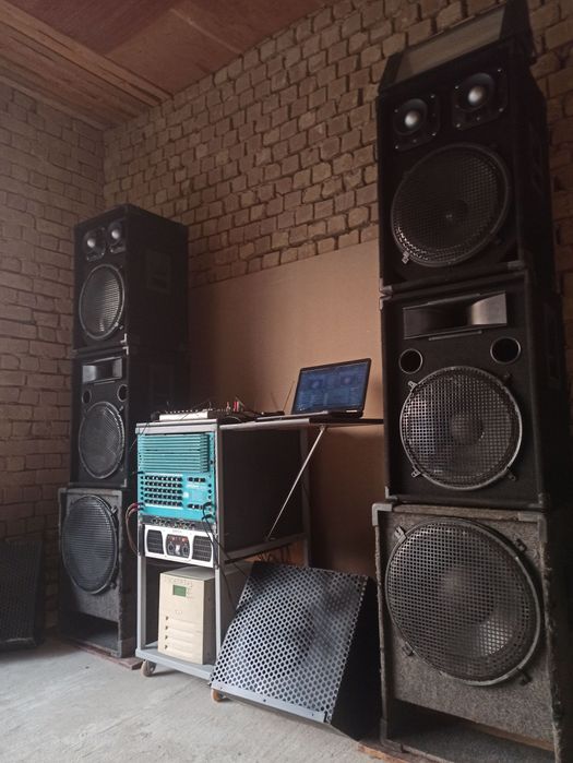 Усилитель, колонки, пульт, микрофон, стабилизат,стойка и т.