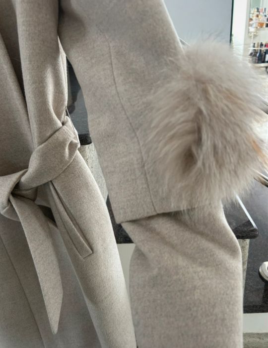 Palton bej cu blana naturala
