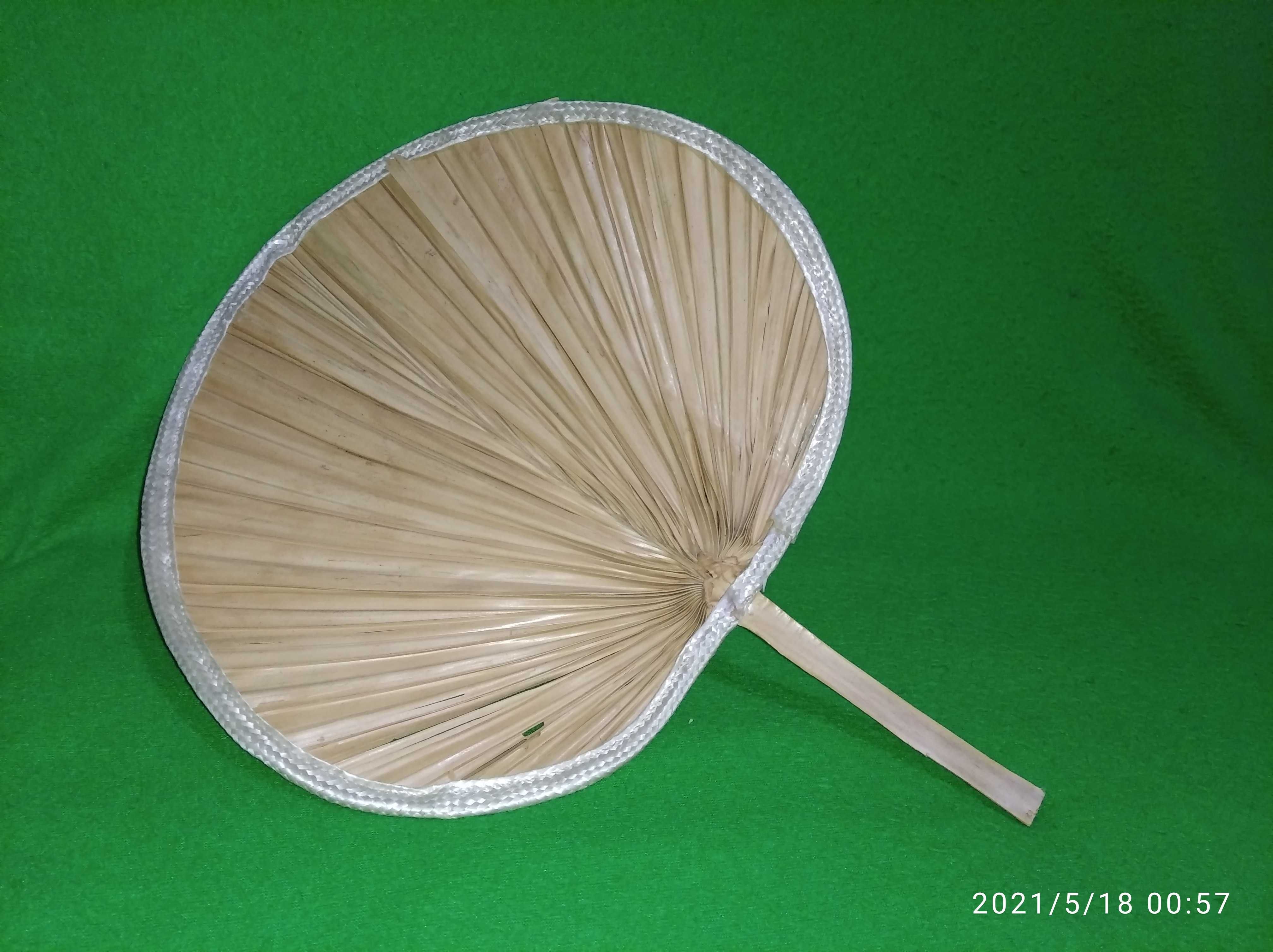 Evantai traditional chinezesc din bambus