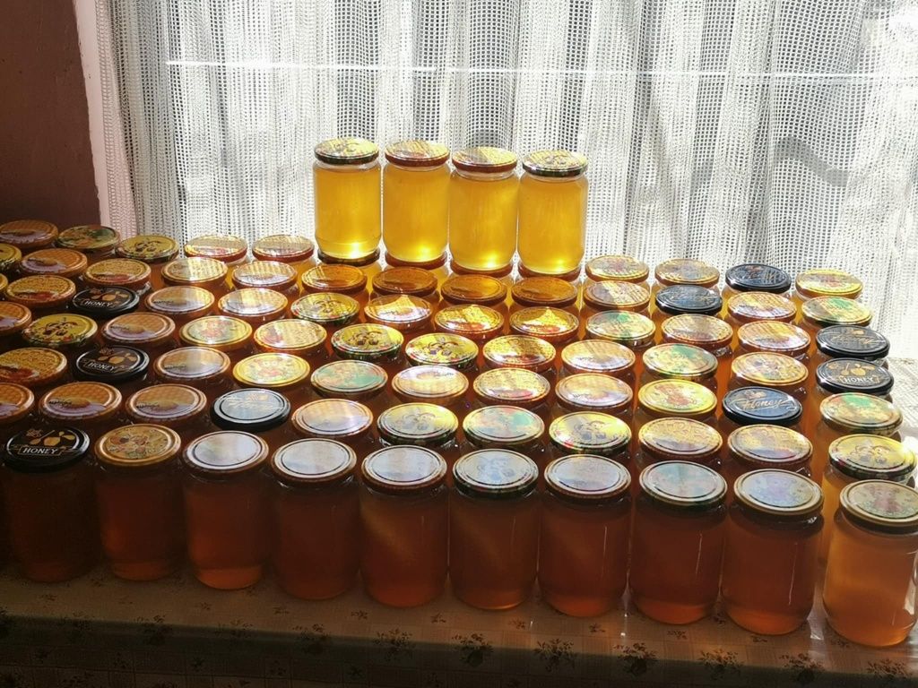 Продавам чист натурален пчелен мед и пчелен прашец
