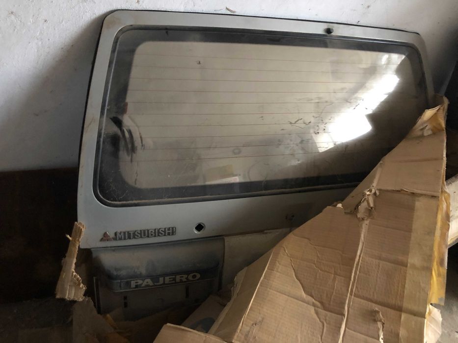 Продается оригинал б/у задн.дверь (5-я) багажника от Мицубиси Паджеро