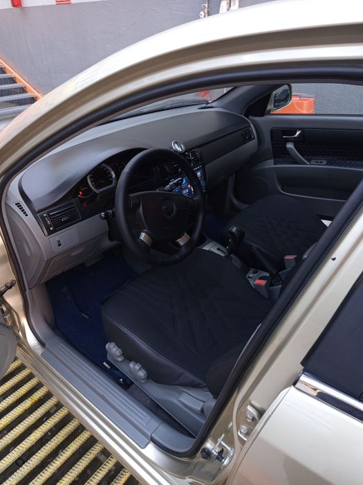 Gentra moshina sotiladi