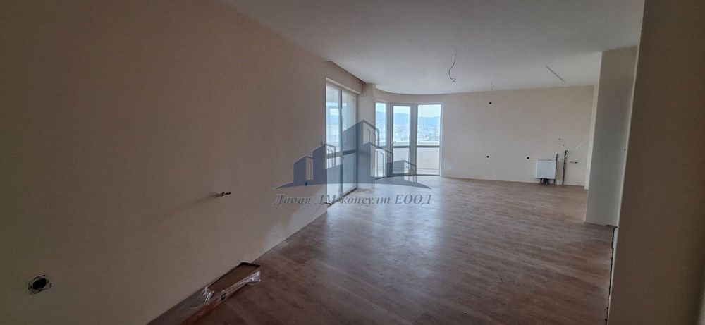 Продава се Тристаен апартамент в Шумен, Пазара - 101 кв.м за 1793 €/кв.м - Снимка #10