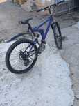 Se vinde motor și o bicicleta pe discuri