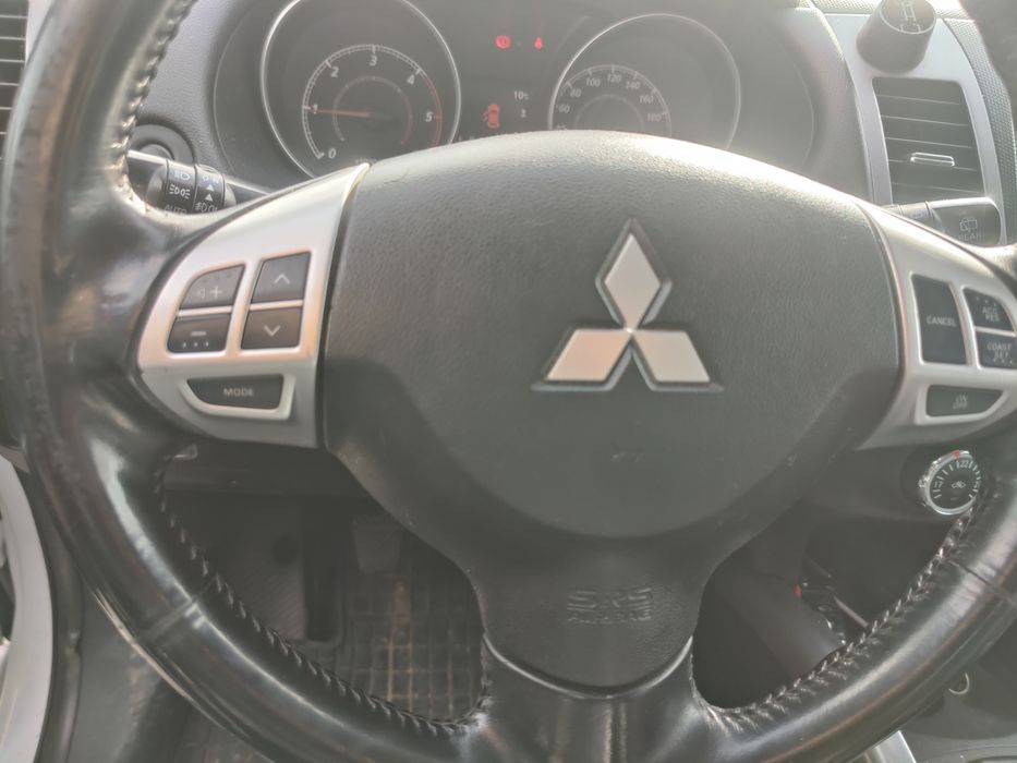 De vânzare Mitsubishi Outlander an 2011  în stare f bună!!