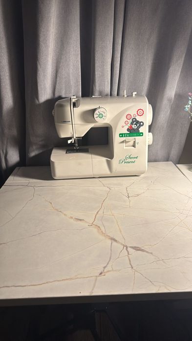 Швейная машина электрическая