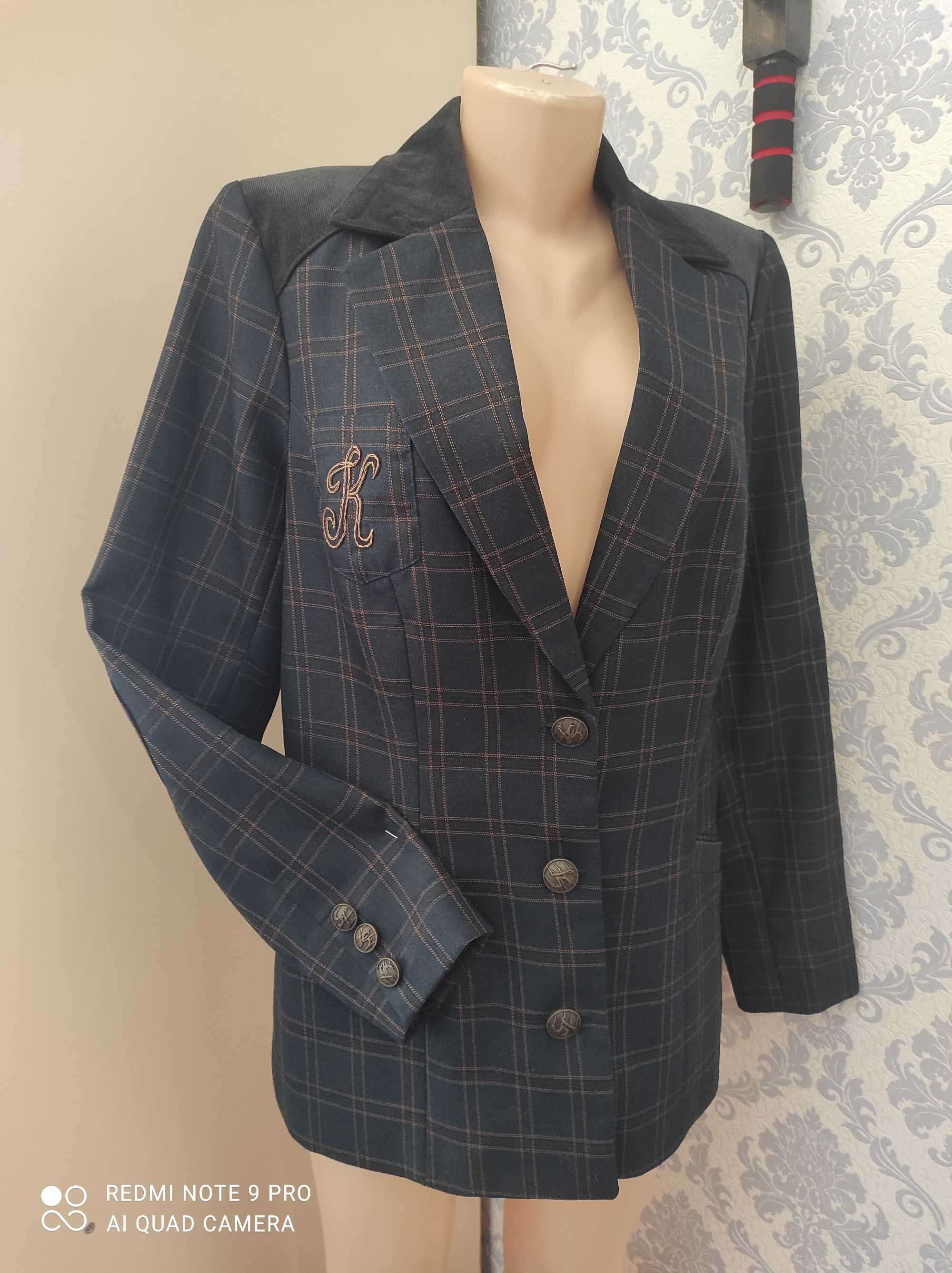 Клечатый женский пиджак в английском стиле с  вельветовыми вставками