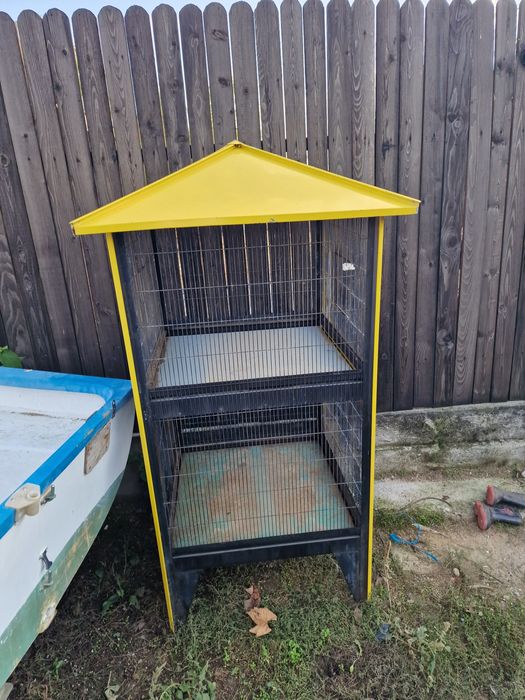 Vând volieră pentru păsari.