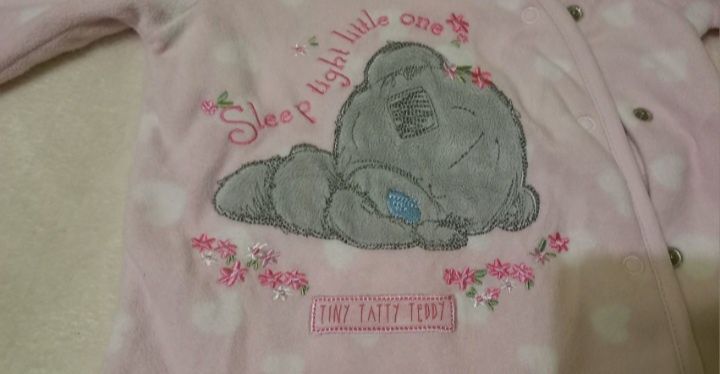 Снежно бели ромпърчета със Зайчето Питър и един розов с мече - 3-6 мес