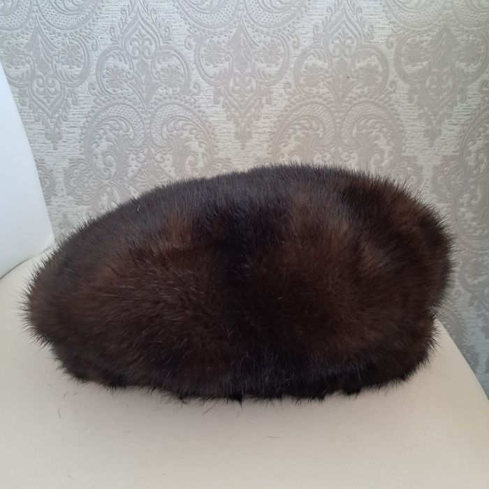 Продам женскую норковую шубу и шапку