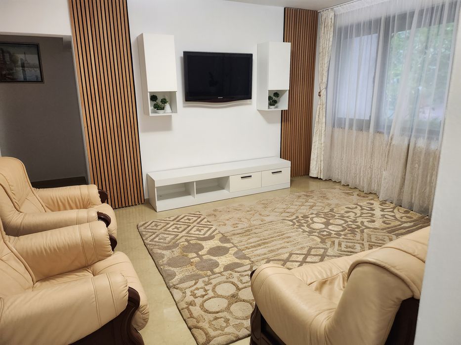 Proprietar, inchiriez apartament cu 3 camere Unirii
