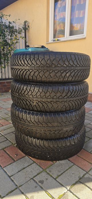 Set 4 anvelope iarna 195 65 R15